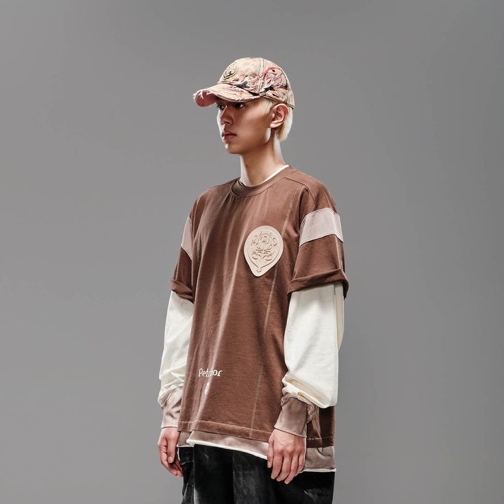 The Deconstructed Patchwork Jersey seamlessly blends street style with athletic aesthetics. Featuring a bold color-block patchwork design, this jersey stands out with its unique look. The left chest sports a branded badge, while the front hem is printed with "Petrichor" and the brand logo. The back is adorned with a thorny leaf patch, adding an extra layer of detail. Made from premium 100% cotton fabric, this jersey ensures both comfort and durability. The oversized fit provides a relaxed, moder Oversized Logo Patch Sweatshirt For Streetwear, Oversized Sweatshirt With Logo Patch For Streetwear, Sporty Cotton T-shirt With Patchwork, Sporty Cotton T-shirt With Patchwork Details, Sporty Patchwork Cotton T-shirt, Color Block Tops For Winter Streetwear, Winter Color Block Tops For Streetwear, Cotton Patchwork Top For Streetwear, Patchwork Cotton Tops For Streetwear