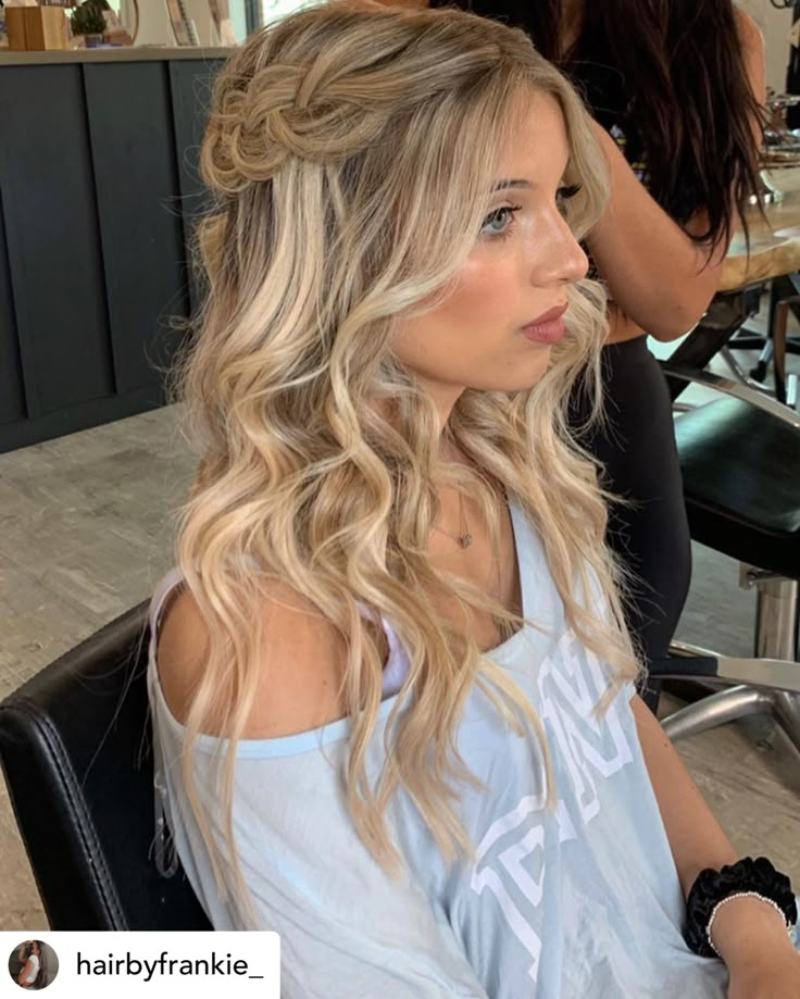 Grad Hairstyles, Prom Hair Ideas, Grad Hair, Cute Prom Hairstyles, Prom 23, Dance Hair, Half Up Half Down Hair Prom, Simple Prom Hair, Prom Hair Down