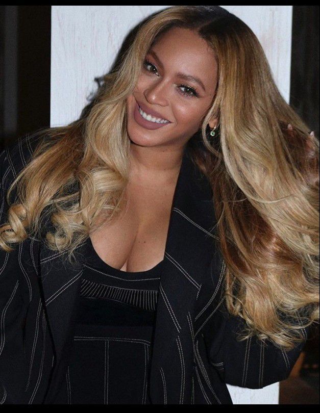 Y/N x Beyoncè (GxG) Beyoncè was diagnosed with Dissociative Identity… #fanfiction Fanfiction #amreading #books #wattpad Beyonce 2023, Beyonce Blonde Hair, Beyonce Hair Color, Beyonce Blonde, Beyonce Hair, Hair Colorful, Beyonce Fans, Beyonce Outfits, 2023 Hair