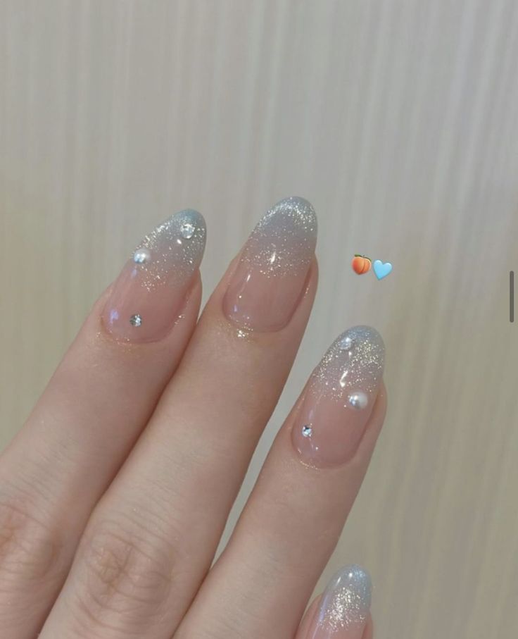 Korean Nails Winter, Winter Jelly Nails, Winter Nails Korean, Winter Korean Nails, Grey Silver Nails, Korean Winter Nails, Almond Jelly Nails, Silver Nails Glitter, Korean Nail Trends