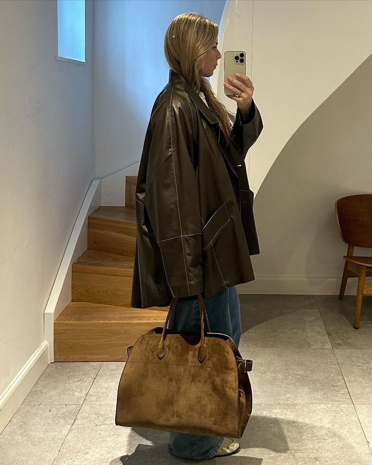 Suede Bag Outfit, Autumn Looks, Fashion Newsletter, Fall Winter Trends, Fall Lookbook, Suede Bag, Winter Mode, Leather Jacket Outfits, Autumn Outfits