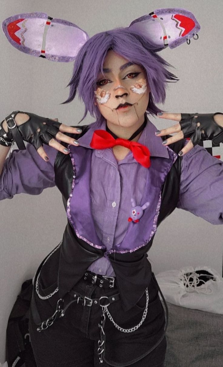 🎸 Fnaf Foxy Outfit Ideas, Strange Halloween Costumes, Fnaf Bonnie Makeup, Simple Fnaf Cosplay, Bonnie Fnaf Outfit Ideas, Bonnie Fnaf Costume, Glamrock Bonnie Cosplay, Fnaf Cosplay Bonnie, Easy Fnaf Cosplay