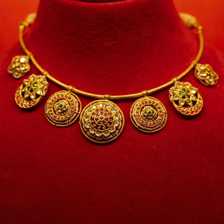 Fashion Jewelry Necklaces Gold, Bridal Jewelry Sets Brides, Bridal Necklace Designs, Gold Bridal Necklace, Silver Jewelry Accessories, Fancy Jewelry Necklace, Antique Jewellery Designs, Antique Bridal Jewelry, Indian Jewellery Design Earrings