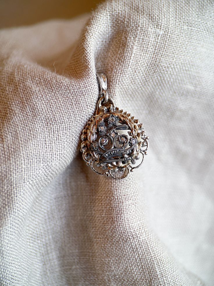 Vintage White Gold Filigree Jewelry, Traditional Wedding Jewelry With Vintage Charm, Formal White Gold Locket Jewelry, Victorian Sterling Silver Jewelry In White Gold, Heirloom White Gold Pendant Jewelry, Victorian White Gold Jewelry For Jewelry Making, Classic Pendant Jewelry With Intricate Design, Vintage White Gold Oval Pendant Jewelry, Formal Filigree Medallion Jewelry