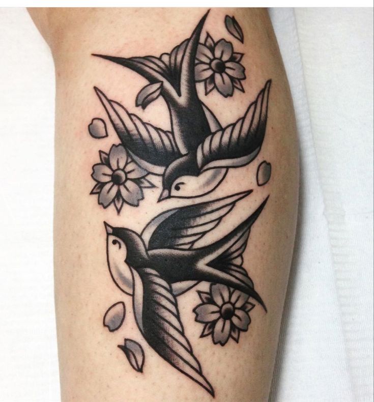 Traditional Tattoo Inspiration, Sparrow Tattoo, Traditional Style Tattoo, Traditional Tattoo Sleeve, Tattoo Traditional, Old School Tattoo Designs, Tatuaje A Color, Traditional Tattoo Art, Black Ink Tattoos