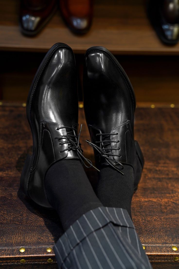 Step into refined elegance with these Men's Black Derby Shoes. Meticulously crafted from polished leather, these shoes boast a timeless design with a sleek, rounded toe. The distinctive rubber sole with circular grips ensures confident strides on any surface, making them ideal for work and leisure. Experience the perfect blend of classic style and modern functionality with these versatile Derby shoes. Black Derby With Calf Leather And Leather Sole, Black Derby With Leather Sole In Calf Leather, Black Derby Shoes With Calf Leather And Leather Sole, Black Moc Toe Oxfords For Semi-formal Occasions, Black Oxford Dress Shoes With Leather Sole, Black Calf Leather Derby Shoes With Round Toe, Black Calf Leather Oxfords For Derby, Black Calf Leather Oxfords With Leather Sole, Goodyear Welted Leather Shoes With Almond Toe