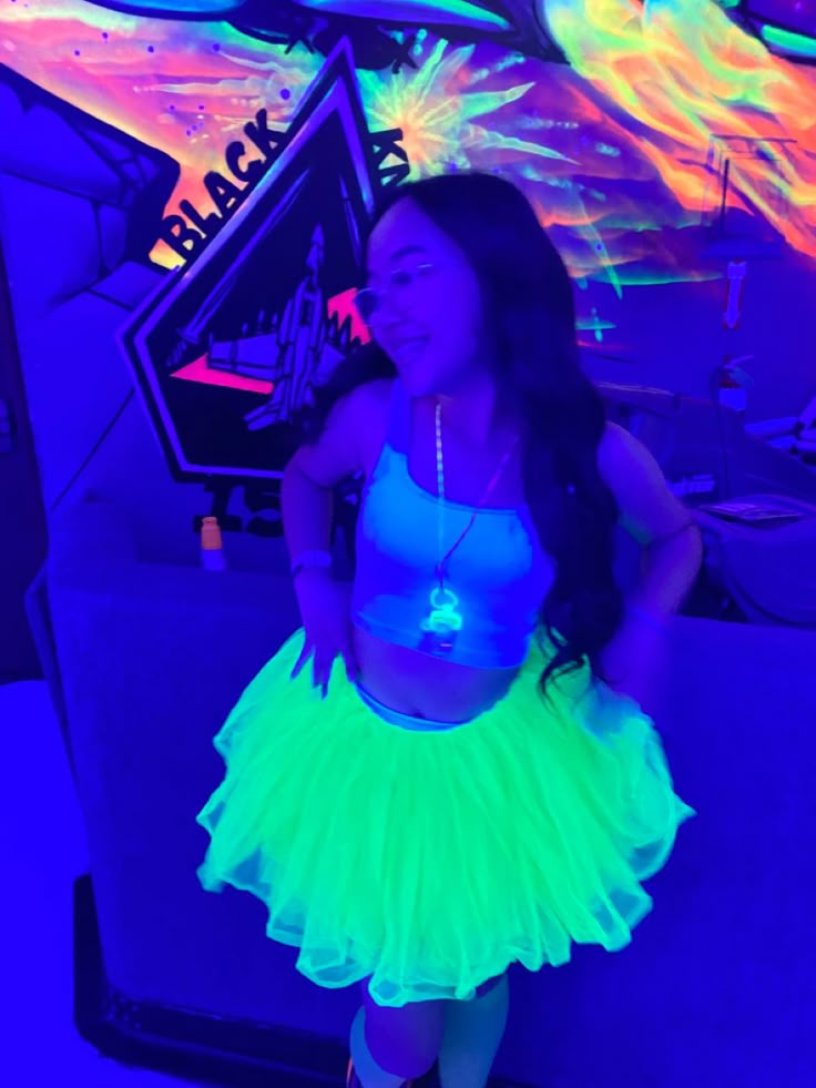 Glow In The Dark Birthday Party Outfit, Neon Birthday Dress, Outfits For Glow In The Dark Party, Glow In Dark Outfit, Glow In Dark Outfit Ideas, Neon Clothes Party Outfit Ideas, What To Wear To A Glow Party, Glow Theme Party Outfits, Neon Glow Outfit