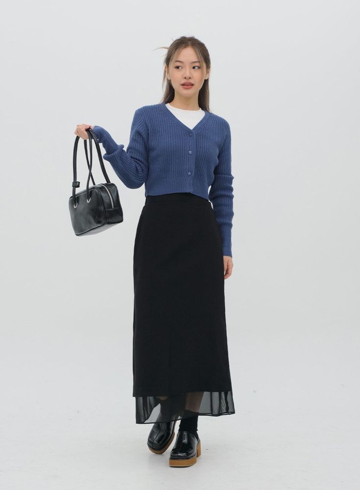 Black Chiffon Skirt Outfit, Long Winter Skirt Outfit, Black Bottoms Outfit, Long Black Skirt Outfit Winter, Black Long Skirt Outfit, Layering Dresses, South Korean Fashion, Black Skirt Outfit, Black Long Skirt