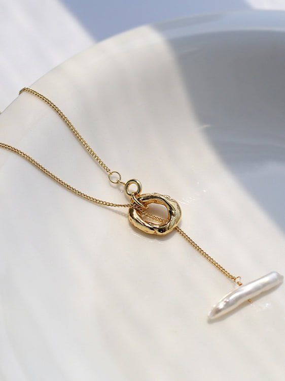 Crafted with exquisite detail, this necklace features delicate toothpick pearls that elegantly clasp on a luxurious gold-tone clasp. The smooth gold color contrasts with the natural luster of the pearl, creating a captivating beauty. Metal: 18K Recycled Gold Plated On Brass Gemstone: Pearl Necklace Diameter: 590mm Weight: 6.8g Charm Pendant Necklace, Chain Necklaces, Recycled Gold, Toothpick, Charm Pendant, Chains Necklace, Charm Necklace, Gold Color, Pearl Necklace