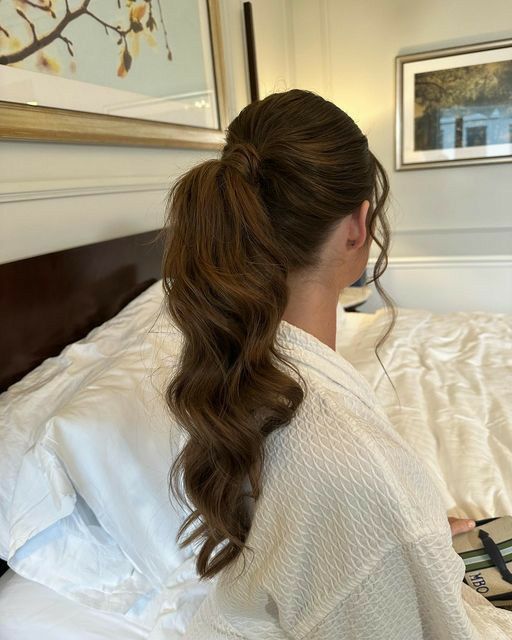 Hair For The Wedding, Hairstyles In Pony, Wedding Hairstyles For Long Hair Pony, Wedding Hairstyles For Very Long Hair, Wedding Hair Summer, Bridesmaid Hair Inspo Long Hair, Bony Tale Hairstyle, Wedding Hair Pony, One Pony Hairstyles