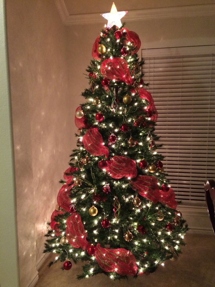 a christmas tree with red and gold decorations