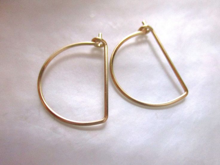 Authentic 1/20 14K Gold filled Artsy hoops to Minimalist Findings collection. Unique crescent moon open work earring  hoops,  add your favorite beads and pearls... Size: 13x16mm, 0.7mm - 21 gauge wire Quantity : one pair Link to my store and more quality products: http://www.etsy.com/shop/TerraFinds Thank you for shopping at Terra Finds. Please read shipping information before your purchase: www.etsy.com/shop/TerraFinds/policy Moon Earring, Earring Hoops, Crescent Moon Earrings, Beaded Hoop Earrings, Moon Earrings, Earring Findings, June Birth Stone, Brass Metal, 14kt Gold