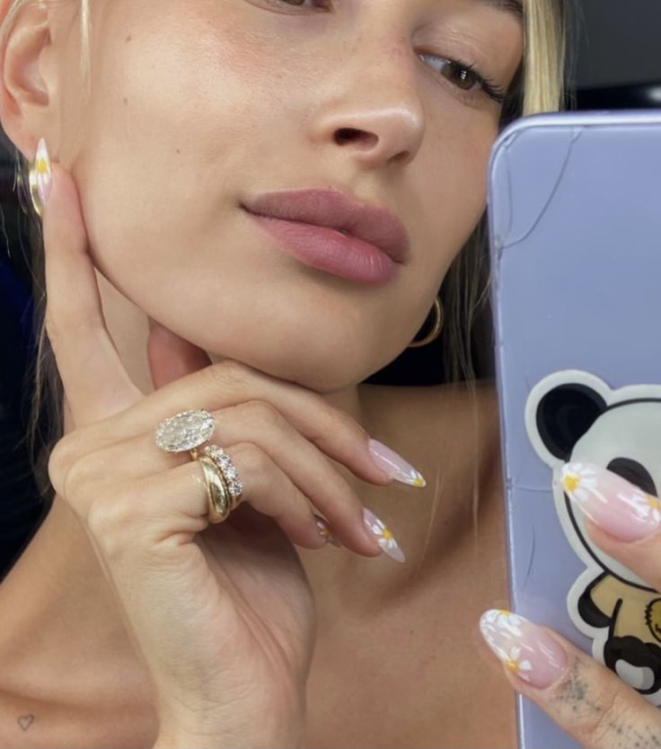 Hayley Bieber, Hailey Bieber Style, Inexpensive Jewelry, Future Engagement Rings, Engagement Celebration, Celebrity Engagement Rings, Dream Engagement Rings, Floral Nails, Cheap Jewelry