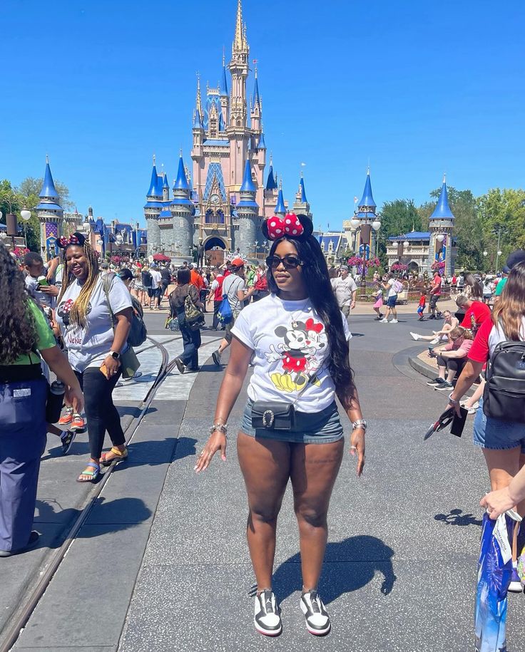 Baddie Disney Outfits, Disneyland Outfits Black Women, Disney Outfit Black Women, Disney Outfits Black Women, Disney World Outfits Black Women, Minnie Mouse Outfit Women, Minnie Mouse Disney Outfit, Disneyworld Outfit Women, Disney World Outfits Women