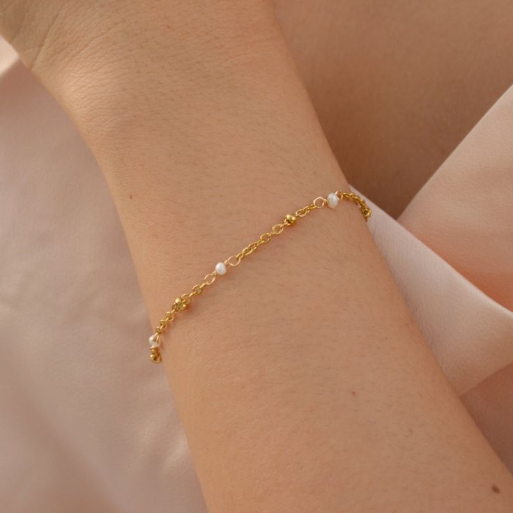 This beautiful Dainty Pearl Bracelet Set is suitable for any look adding an elegant touch, wear it every day and mix it with your fave necklaces. I love this piece for wedding occasions, brides or bridesmaids and is an excellent gift option. Made of Freshwater Pearls and 18k gold plated Stainless Steel chain and findings.DETAILS:Water Resistant -Nickel-free - Skin friendlySizes : 6" , 7"+1" Adjustable extender chainNotice this is a natural pearl, therefore, it may vary in shapes