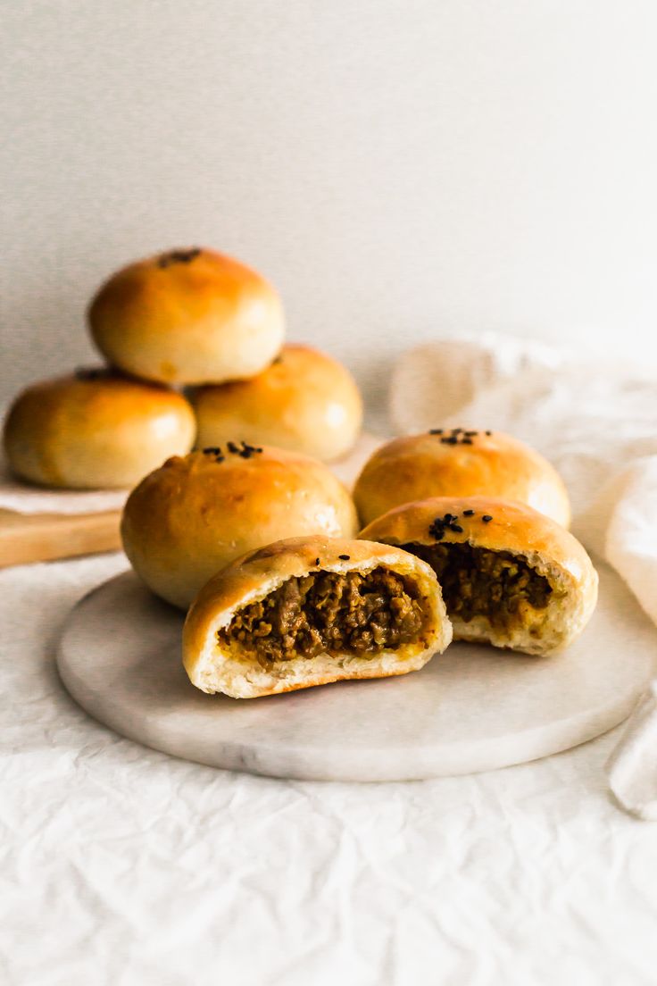 chinese curry beef buns on a white plate with text overlay that reads, how to make chinese curry beef buns