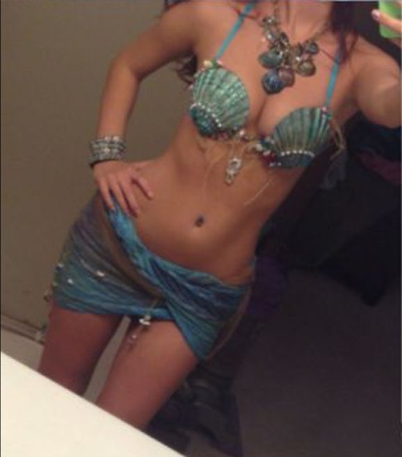 Rave Outfits Mermaid, Blue Mermaid Costume, Mermaid Aesthetic Costume, Mermaids Halloween Costume, Mermaid Costume College, Siren Outfit Halloween, Siren Costume Ideas, Hot Mermaid Costume, Mermaid Halloween Costumes College