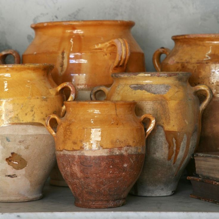 many different vases are sitting on a shelf