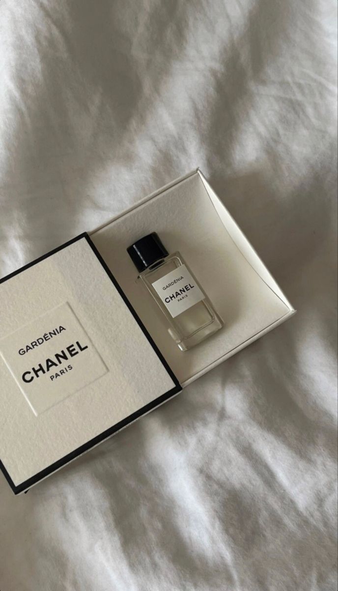 Chanel Perfume Aesthetic, Chanel Gardenia, Perfumes Aesthetic, Chanel Perfumes, Brand Aesthetics, Perfume Aesthetic, Chanel Aesthetic, Paris Perfume, Parfum Chanel