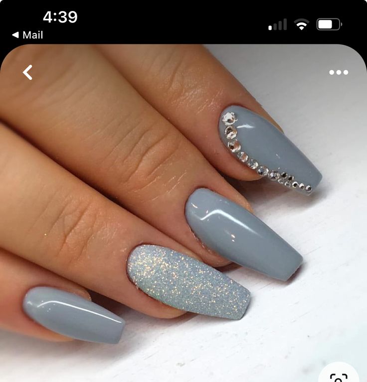 Dusty Blue Nails Acrylic Wedding, Grey Blue Nail Ideas, Blue Nails Bridesmaid, Bridesmaid Nail Ideas Blue, Dusty Blue Nails Acrylic Almond, Blue Nails Wedding Bride, Smokey Blue Nails Prom, Light Blue Engagement Nails, Wedding Nails Design Blue