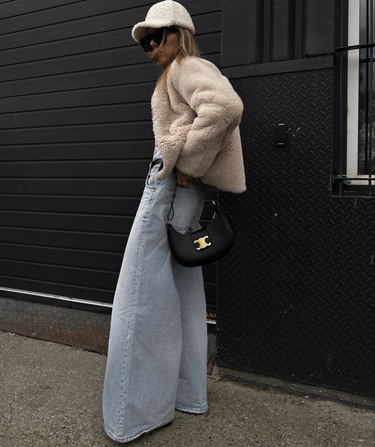 Celine Ava Outfit, Birkin Himalaya, Celine Bag Outfit, Celine Ava Bag, Celine Ava, Celine Purse, Basic Fits, Fashion 2024, Street Look