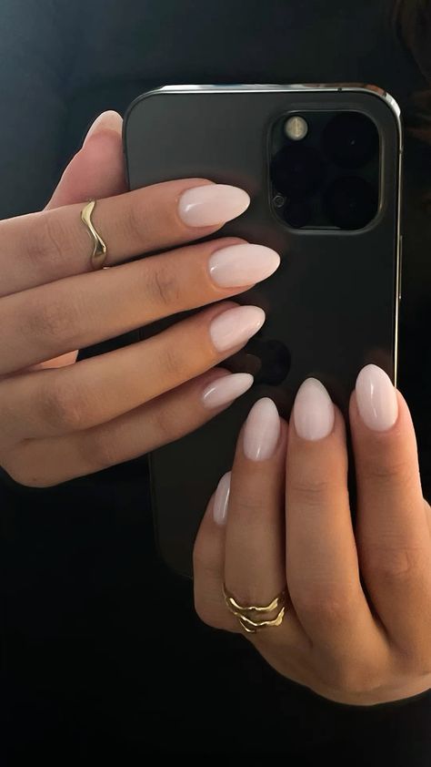 Winter Minimal Nails, Sns Almond Nails, Simple Clean Nails, Clean Girl Nails Almond, Basic Winter Nails, Nails Simple Elegant, Nails Vanilla, Neutral Nail Colors, Engagement Nails