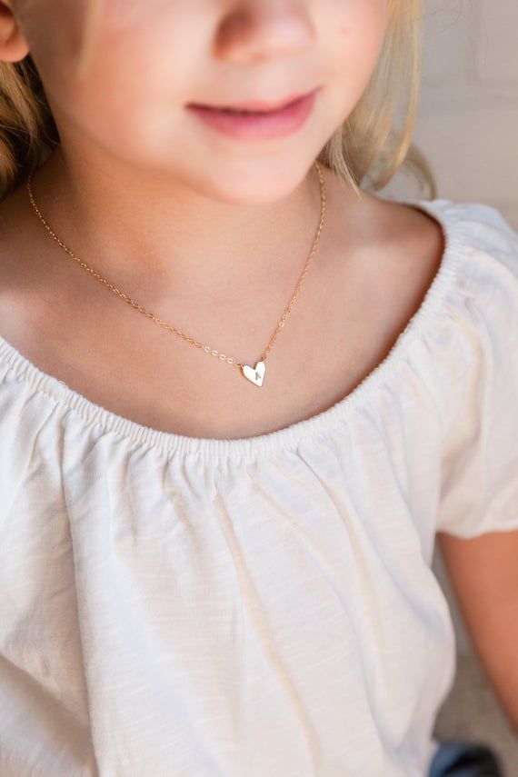 A super cute flower girl heart pendant initial necklace.  This adorable initial necklace makes the perfect personalized gift for any girl, any age!  You'll love the look of excitement in their eye as they open their very own custom heart initial necklace!  A perfect "thank you" for them being a part of your special day.It's simple, classic design will be popular and trendy for many years to come.  Each matte gold or silver initial heart charm is strung from a sturdy diamond-cut chain.  Strong en Necklace For Toddler Girl, Heart Initial Necklace, Toddler Necklace, Valentine Gifts For Girls, Flower Girl Necklace, Initial Disc Necklace, Girls Heart, Girl Necklace, Chrismas Gifts