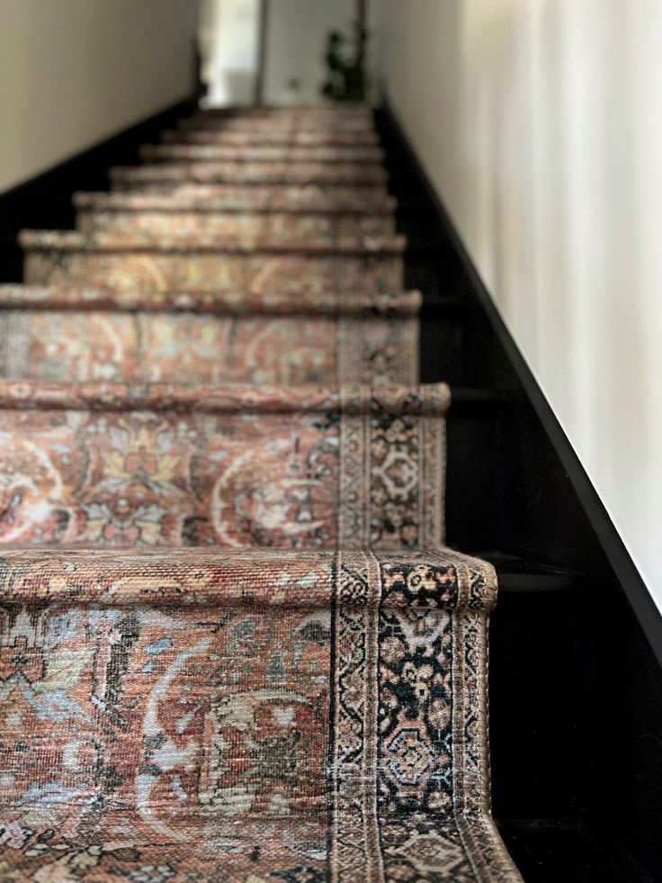 the carpet is lined up on the stairs