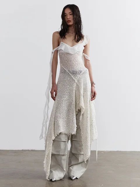 Chelsea Ruffled Sequin Dress Venus Aesthetic, Urban Chic Outfits, Wardrobe Aesthetic, Styling Inspiration, Style Cargo, Spring Weather, Pants Style, Suspender Dress, Trendy Shorts