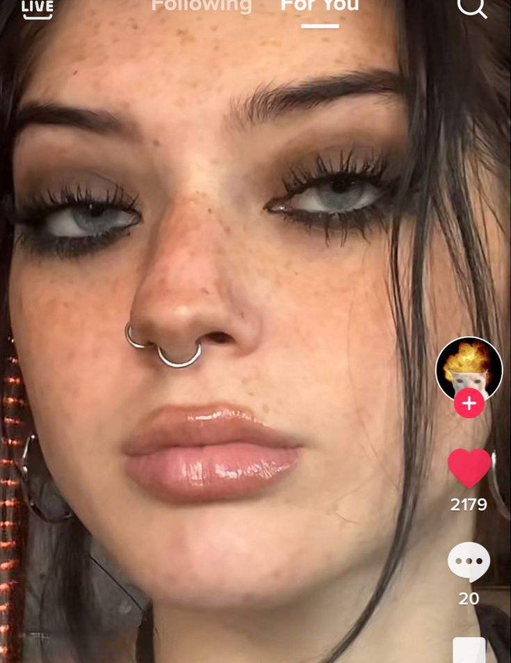 Septum Hoop And Nose Hoop, Double Nose Ring And Septum, Nose Peircings Double And Septum, Nose Piercing Aesthetic Grunge, Septum And Hoop Nose Ring, Septum Ring And Nose Ring, Septum With Nostril Piercing, Septum And Nose Piercing Together Black, Septum Piercing Upturned Nose