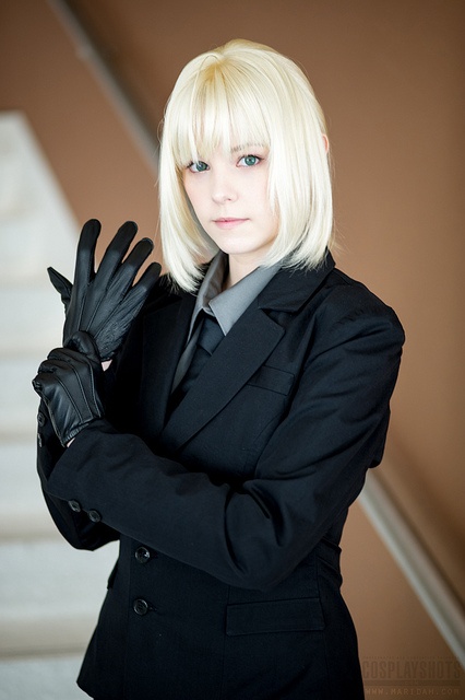 Saber (Fate/Stay Night) Cosplay Poses With Gloves Reference, Fate Zero Saber, Saber Cosplay, Saber Fate, Women In Tie, Woman In Suit, Sci Fi Fashion, Black Leather Gloves, Human Poses Reference