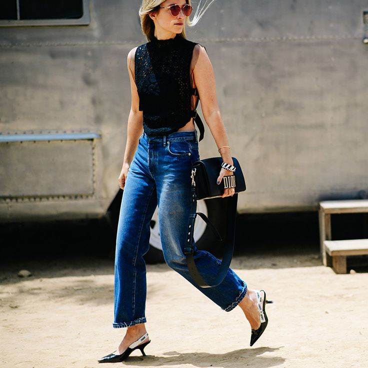 Slingbacks Are Back! Dior Slingback Outfit, Pumps With Jeans, Dior Slingback, Shoe Trend, Slingback Shoes, Street Style Inspiration, Shoes With Jeans, Sling Back, Casual Jeans