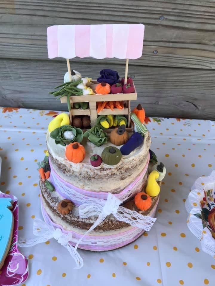 there is a cake that has been decorated like a boat