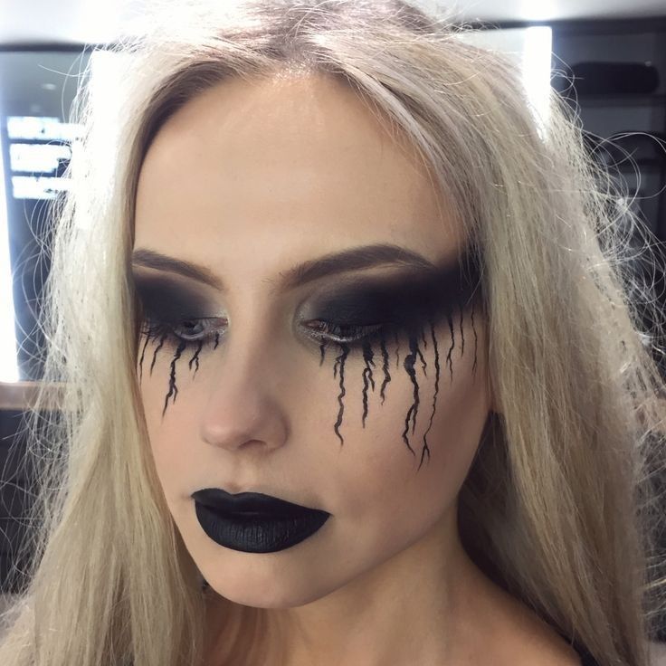 Lip Makeup Art, Dark Angel Makeup, Angel Halloween Makeup, Sith Makeup, Halloween Lip Makeup, Lip Makeup Ideas, Dark Angel Costume, Demon Makeup, Halloween Makeup Witch