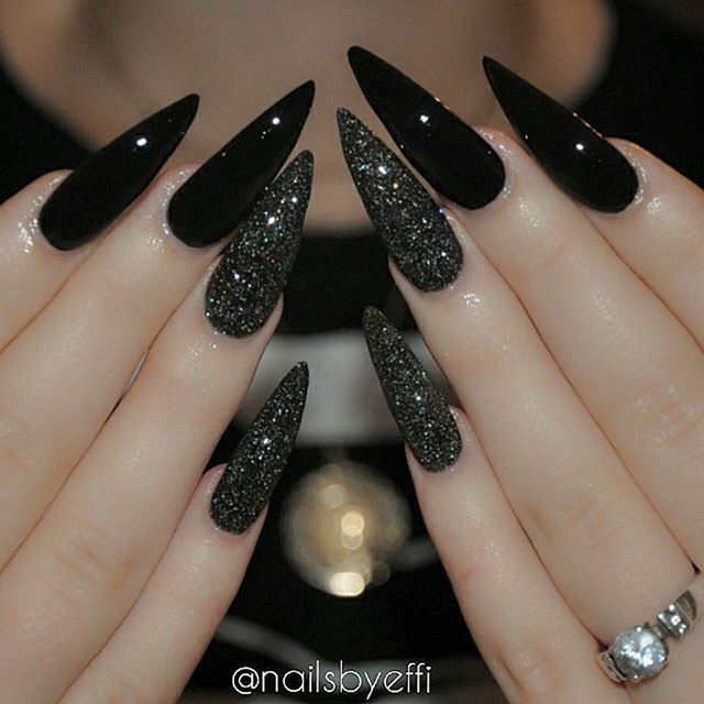 ♥♥♥♥♥ nails by effi Goth Nails 2023, Black Stiletto Nails, Long Stiletto Nails, Stiletto Nail Art, Gothic Nails, Black Nail Art, Goth Nails, Stiletto Nails Designs, Makijaż Smokey Eye