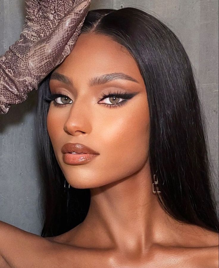 Eyeshadow Products Bronze Makeup Look, Maquillage On Fleek, Natural Glam Makeup, Day Makeup Looks, Eyeshadow Products, Date Night Makeup, Makeup For Black Skin, Formal Makeup, Night Beauty