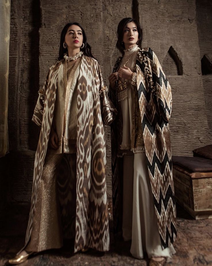 Persian Traditional Clothing, Uzbek Clothing, Orientation Outfit, Fashion Dresses Formal, National Clothes, Ikat Dress, Batik Fashion, Pakistani Bridal Wear, Boho Kimono