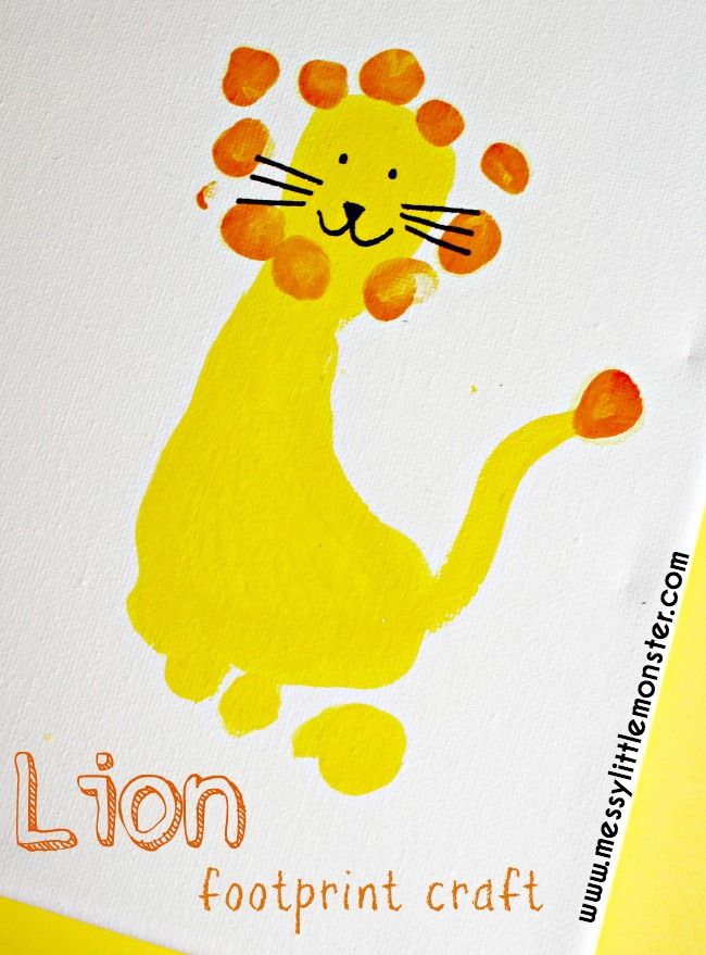 a handprinted lion with the word lion on it's face and feet