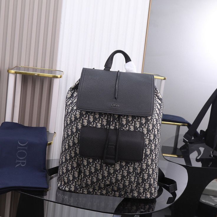 BRC Fashion - DIR Bags - 1073 A+ Excellent Quality; Contact us if you've any questions in your mind. Christmas Bags, Branded Handbags, Luxury Accessories, New Handbags, Luxury Items, Wallet Men, Dior Bag, Travel Luggage, Travel Bags