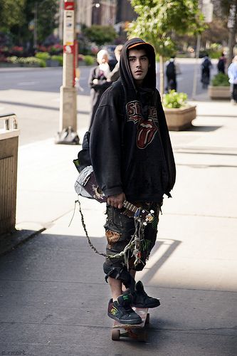 skater boy equipped with ear torture.  decks are big this summer  . Skate Punk, Punk Culture, Crust Punk, Skater Girl Outfits, Skater Boy, Skate Style, Boy Character, Skater Girls, Punk Outfits