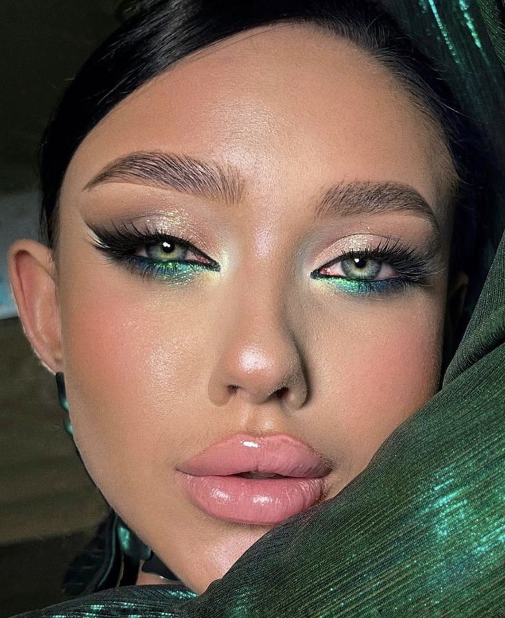 Colorful Under Eye Makeup, Green Under Eye Makeup, Green Glam Makeup, Maquillaje Smokey Eyes, Makeup Verde, Competition Makeup, Under Eye Makeup, Affordable Beauty Products, New Year's Makeup