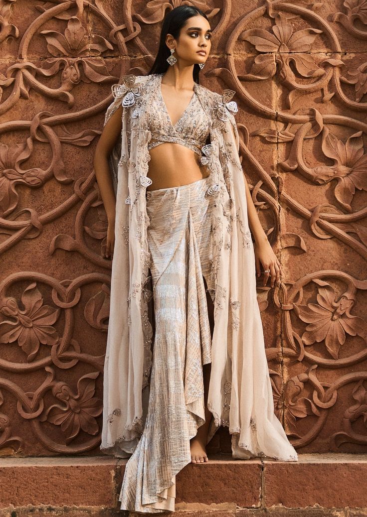 Silver grey skirt set with an organza keep and blouse. Cape is with silver grey embroidery and 3d flowers. Dolly J, Halter Neck Gown, Grey Embroidery, Drape Sarees, Cape For Women, Cape Set, Knot Crop Top, Wedding Clothing, Grey Skirt