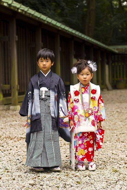 Kimono Kids at Japanese Wedding Festival - 七五三 by Einharch, via Flickr Traditional Japanese Clothing, Kids Kimono, Japanese Kids, Japanese Clothes, Turning Japanese, Japanese Wedding, Japanese Clothing, Asian Kids, Foto Baby