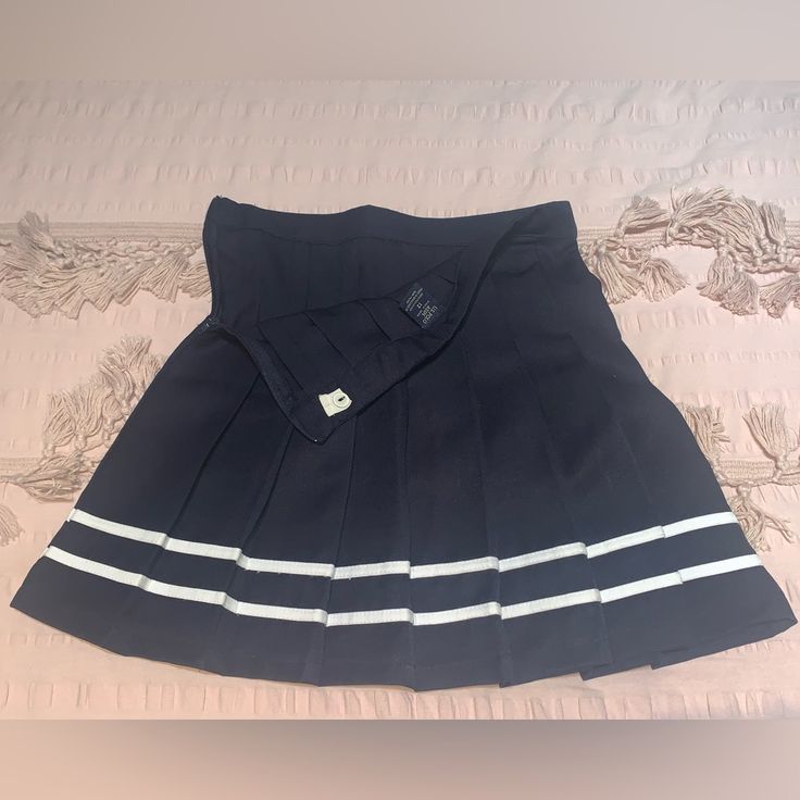 Brand New Never Worn Zip Closure With Adjustable Waist Perfect For School Uniforms Girls Size 12 But Can Be Worn As Women’s Small Casual Fitted Navy Tennis Skirt, Navy Casual Fitted Tennis Skirt, Navy Casual Tennis Skirt, Cute White Skort For School, Cute Fitted Tennis Skirt For School, Cute Mini Skort For School, Navy Pleated Skort Casual Style, Cute Mini Length Skort For School, Navy Pleated Casual Skort