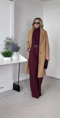 Burgundy Pants Outfit, Maroon Outfit, Burgundy Outfit, Modern Streetwear, Winter Outfit Ideas, Aesthetic Outfit Ideas, Stylish Work Outfits, Casual Weekend, Casual Work Outfits