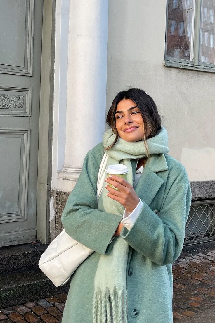 Scandinavian outfit neutals pastels scandi streetstyle mint coat scarf Green Scarf Outfit, Green Coat Outfit, Mint Green Outfits, Mint Green Scarf, Scandinavian Outfit, Mint Jacket, Mint Outfit, Mantel Outfit, Pastel Scarf