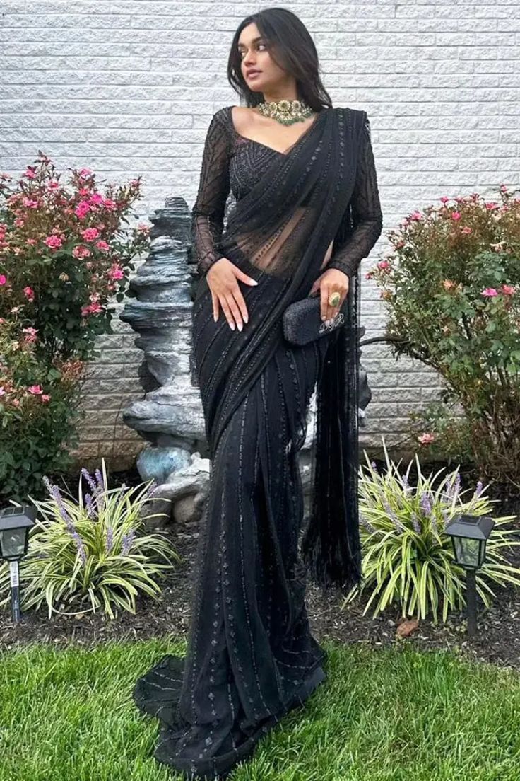 KUSH MALHOTRA - 25 "𝙎𝙝𝙚 𝙬𝙖𝙨 𝙝��𝙞𝙨 𝙚𝙫𝙚𝙧𝙮𝙩𝙝𝙞𝙣𝙜. 𝙒𝙞… #romance #Romance #amreading #books #wattpad Black Saree Designs, Black Net Saree, Sarees For Girls, Simple Saree Designs, Full Sleeve Blouse, Bridesmaid Saree, Lace Saree, Indian Designer Sarees, Fancy Sarees Party Wear