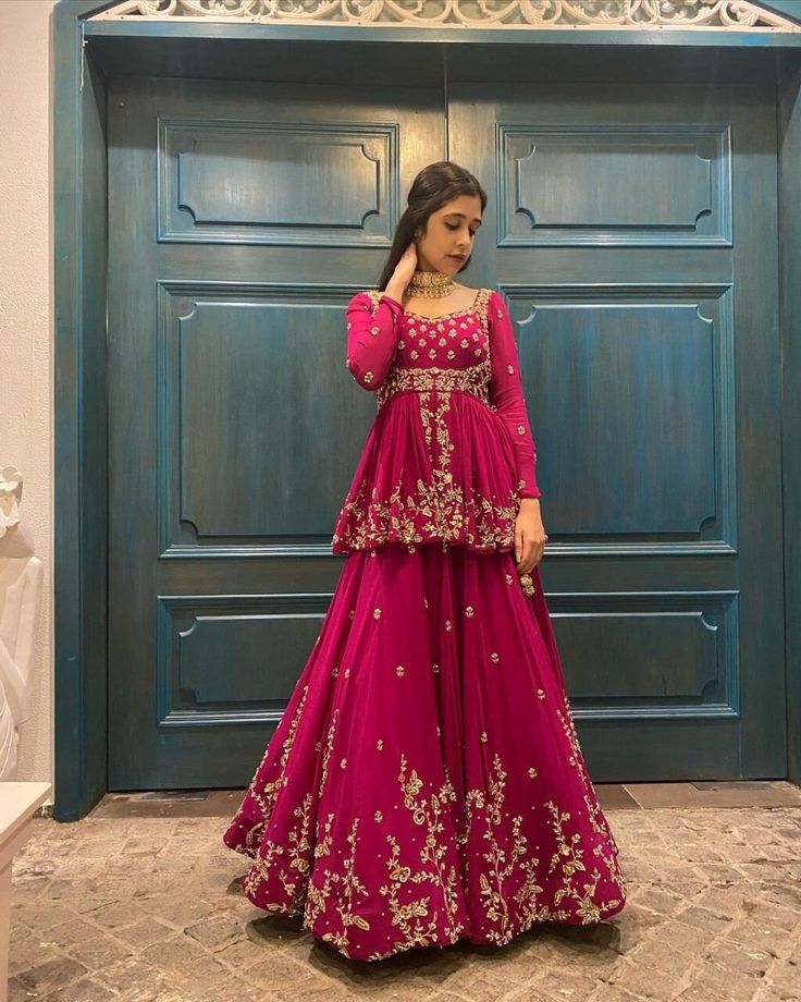 Trendy Outfits Indian, Indian Outfits Lehenga, Traditional Indian Dress, Pakistani Fancy Dresses, Indian Dresses Traditional, Traditional Indian Outfits, Party Kleidung, Indian Bridal Outfits, Designer Dresses Casual