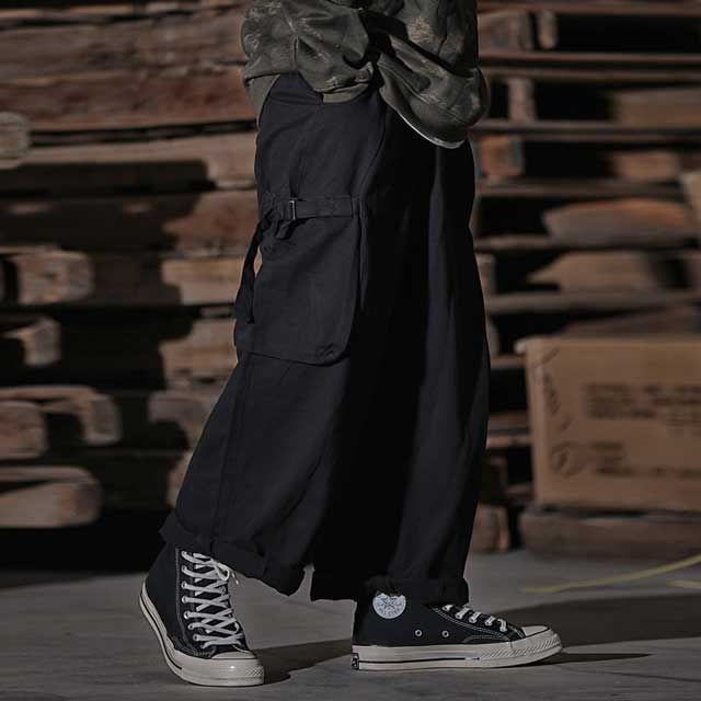 Hakama Cargo Pants Details Cargo Style Pants Streetwear Harajuku Style Loose fit Pockets Available sizes: M - XXL Asian fit (select 1-2 sizes larger than your US size) Please refer to the size chart below COMPOSITION Cotton CARE Machine washable at max. 30 °C or delicate cycle Size* Waist Length Thigh M 26.9 - 33.5 39.3 33.5 L 27.1 - 35.4 39.8 34.3 XL 28.3 - 37.0 40.2 35.0 XXL 29.5 - 39.4 40.6 35.8 * Measurements are in inches Wide Leg Pants Men, Multi Pocket Cargo Pants, Pocket Cargo Pants, Mens Work Pants, Baggy Cargo Pants, Baggy Trousers, Pants Details, Casual Wide Leg Pants, Safari Style