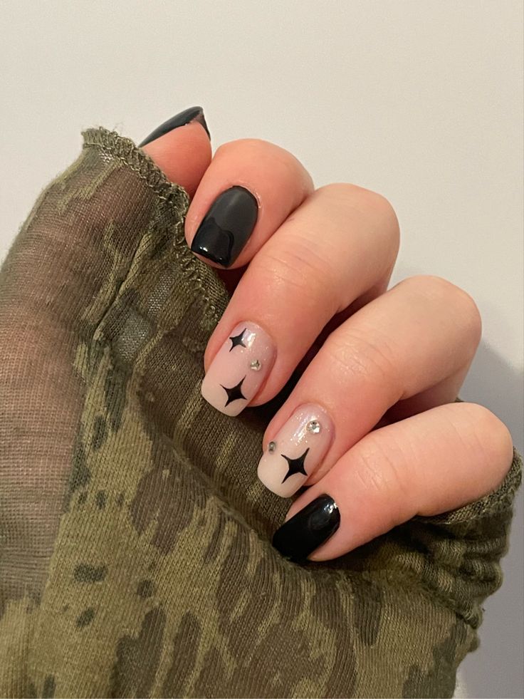 Black Aesthetic Nails Short, Short Black Nails Almond Shape, Grunge Nails Acrylic 90s Short, Punk Acrylic Nails Short, Grunge Nails Short Almond, Black Nails Rock Style, Short Square Nails Design Ideas Black, Short Nails Ideas Grunge, Nail Inspo Y2k Short